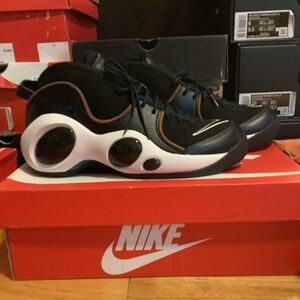 NWT Nike Air Zoom Flight 95 Basketball Mens Size 7.5 = Womens Size 9